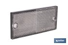 Catadióptrico rectangular con agujeros | Tornillos no incluidos | Producto homologado | Disponible en 3 colores diferentes | Medidas: 106 x 50 mm - Cofan