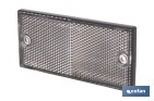 Catadióptrico rectangular con agujeros | Tornillos no incluidos | Producto homologado | Disponible en 3 colores diferentes | Medidas: 106 x 50 mm - Cofan