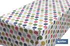 Rollo de semi hule básico | Mantel de PVC | Diseño con manzanas de colores | Medidas: 1,40 x 25 m - Cofan