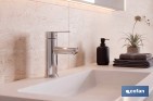 Grifo monomando para lavabo con acabado cromado | Incluye latiguillos de acero inoxidable | Gama Évian - Cofan