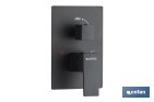 Conjunto de ducha empotrada en color negro | Ducha monomando 2 vías | Instalación en la pared | Diseño cuadrado | Rociador con 2 funciones | Disponible en acabado negro mate - Cofan