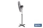 Ventilador industrial de pie con 3 velocidades en color negro | Potencia: 200 W | Gran caudal de aire | Oscilación 80° | Medidas: 81 x 81 x 189 cm - Cofan