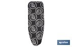 FUNDA ACOLCHADA PARA TABLA DE PLANCHAR | TAMAÑO UNIVERSAL CON 3 CAPAS | ESTAMPADO DE ROSAS NEGRAS | MATERIAL: 100 % ALGODÓN | REFLEJA EL VAPOR | MEDIDAS: 135 X 53 CM