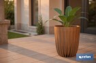 Maceteros decorativos ecológicos | Diseño con rayas en relieve | Tapón de drenaje incorporado | Disponibles en dos colores con diferentes medidas - Cofan