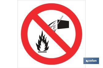 Prohibido apagar fuego con agua - Cofan