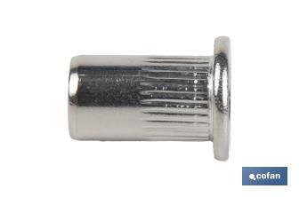Tuercas remachables ranuradas de cabeza ancha A-2 | Amplia variedad de métricas - Cofan