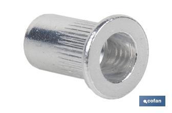 Tuercas remachables cilíndricas ranuradas con fondo abierto y cabeza ancha | Para espacios de acceso limitado | Gran variedad de medidas - Cofan