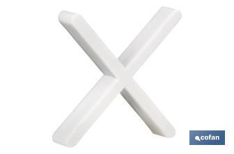 Highly resistant cross-shaped tile spacers for tiling projects | Available in different sizes and packaging - Cofan