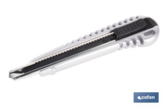 Cúter profesional de aluminio | Hoja negra SK2 | Sistema de bloqueo automático | Zona antideslizante | Disponible en 2 medidas - Cofan
