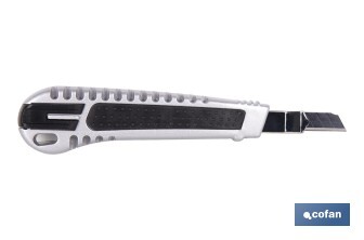 Cúter profesional de aluminio | Hoja negra SK2 | Sistema de bloqueo automático | Zona antideslizante | Disponible en 2 medidas - Cofan