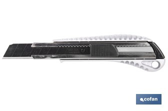 Cúter profesional de aluminio | Hoja negra SK2 | Sistema de bloqueo automático | Zona antideslizante | Disponible en 2 medidas - Cofan