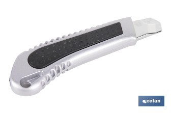 Cúter profesional de aluminio | Hoja negra SK2 | Sistema de bloqueo automático | Zona antideslizante | Disponible en 2 medidas - Cofan
