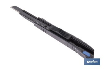 Cúter profesional de ABS | Con recubrimiento antideslizante TPR | Hoja negra ultra afilada SK2 | Bloqueo automático | Disponible en 3 medidas - Cofan
