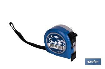 Flexómetro estándar | Carcasa resistente de ABS | Botón de bloqueo | Gancho no magnético | Funda antichoque | Disponible con cinta de 3, 5 y 8 metros de longitud - Cofan
