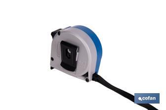 Flexómetro estándar | Carcasa resistente de ABS | Botón de bloqueo | Gancho no magnético | Funda antichoque | Disponible con cinta de 3, 5 y 8 metros de longitud - Cofan