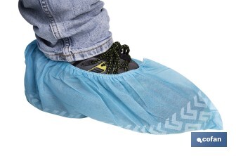 Cubrezapatos desechables antideslizantes | Material: polipropileno | Color: azul | Talla única | Disponible en packs de 100 unidades - Cofan