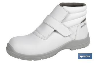 S2 SRC white safety boot | Sizes available range from 35 to 47 (EU) | White Eagle Model - Cofan