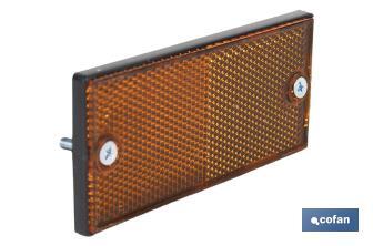 Catadióptrico rectangular con tornillos para fijar a vehículos | Producto homologado | Medidas: 106 x 50 mm | Disponible en 3 colores - Cofan