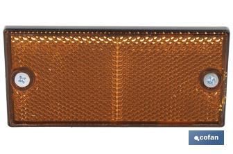 Catadióptrico rectangular con tornillos para fijar a vehículos | Producto homologado | Medidas: 106 x 50 mm | Disponible en 3 colores - Cofan