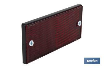 Catadióptrico rectangular con tornillos para fijar a vehículos | Producto homologado | Medidas: 106 x 50 mm | Disponible en 3 colores - Cofan