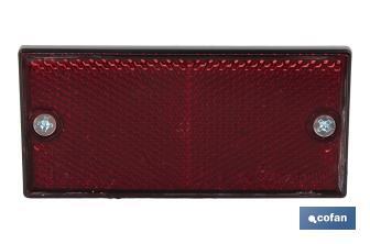 Catadióptrico rectangular con tornillos para fijar a vehículos | Producto homologado | Medidas: 106 x 50 mm | Disponible en 3 colores - Cofan