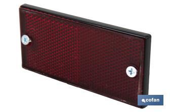Catadióptrico rectangular con tornillos para fijar a vehículos | Producto homologado | Medidas: 106 x 50 mm | Disponible en 3 colores - Cofan