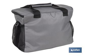 Nevera portátil porta alimentos | Bolsa isotérmica | Correa ajustable | Color: gris oscuro | Medidas: 35 x 23 x 24 cm - Cofan
