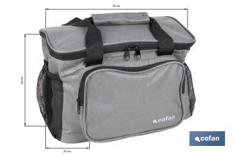 Nevera portátil porta alimentos | Bolsa isotérmica | Correa ajustable | Color: gris oscuro | Medidas: 35 x 23 x 24 cm - Cofan
