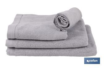 Toalha de rosto modelo Perlan | Cor cinza pérola | 100% algodão | Gramagem 580g/metro | Medidas 50 x 100 cm - Cofan