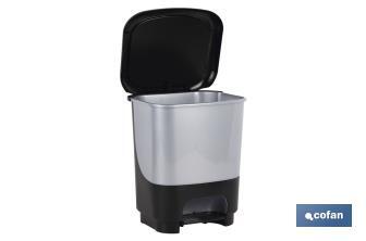 Cubo de basura con pedal Class rígido y resistente | Con capacidad para 10 litros | Color gris y negro - Cofan