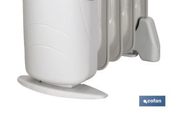 Mini radiador de aceite | Potencia: 450 W | Termostato regulable | Seguridad antiincendios | Color: blanco | Medidas: 26 x 13 x 41 cm - Cofan