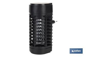 Lámpara LED antiinsectos con enchufe| Potencia: 3 W | Descarga Eléctrica: 1200 V | Área: 50 m² | Protégete contra los insectos - Cofan