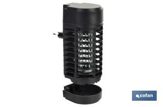 Lámpara LED antiinsectos con enchufe| Potencia: 3 W | Descarga Eléctrica: 1200 V | Área: 50 m² | Protégete contra los insectos - Cofan