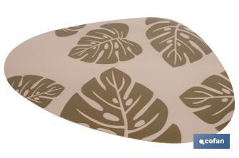 Bajoplato triangular con estampado de hojas | Pack de 6 salvamanteles individuales | Color: marrón | Material: PVC | Medidas: 45 x 36 cm - Cofan