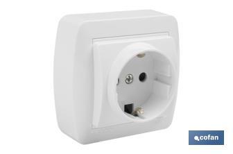 Base per presa elettrica bipolare da superficie | Modello Atlantis | Colore: bianco | 16 A - 250 V | L-N - Cofan