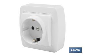 Base Bipolar de superficie | Modelo Atlantis | Color blanco | 16 A - 250 V | L-N - Cofan