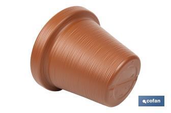 Macetas decorativas con diseño rayado | Color: terracota | Resistentes a los rayos UV | Material: Polietileno de alta densidad | Ideales para interiores y exteriores | Disponibles en diferentes medidas y capacidades - Cofan