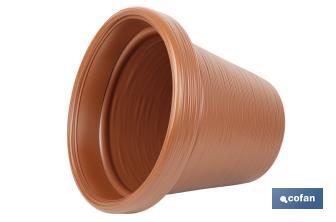 Macetas decorativas con diseño rayado | Color: terracota | Resistentes a los rayos UV | Material: Polietileno de alta densidad | Ideales para interiores y exteriores | Disponibles en diferentes medidas y capacidades - Cofan