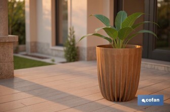 Maceteros decorativos ecológicos | Diseño con rayas en relieve | Tapón de drenaje incorporado | Disponibles en dos colores con diferentes medidas - Cofan