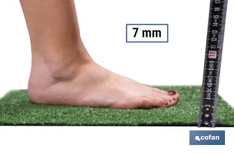 Erba sintetica alta 7 mm | Leggero e molto facile da posizionare | Ideale per l'esterno, piscine, balconi e giardini - Cofan