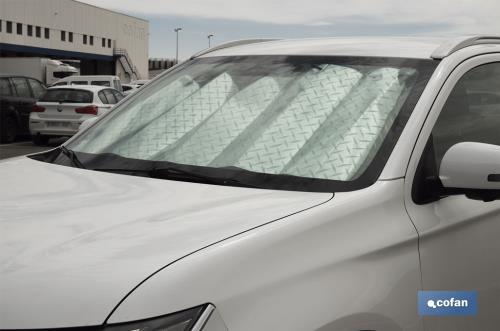 Parasole Anteriore Auto Con Effetto Laser – Alluminio Riflettente 70x150 Cm, Protezione UV, 2 Ventose Incluse, Pieghevole A Fisarmonica, Mantiene L'abitacolo Fresco